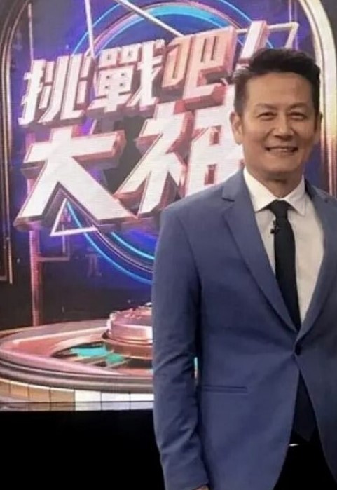 沐足养生馆小哥大胆闯入沐足养生馆一排美女技师可选幸运的挑中了大长腿黑丝美腿妖艳红牌技师 - 51aw